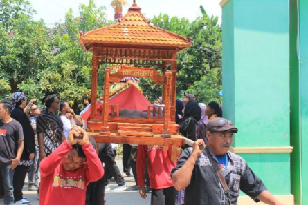 Arak-arakan hasil bumi